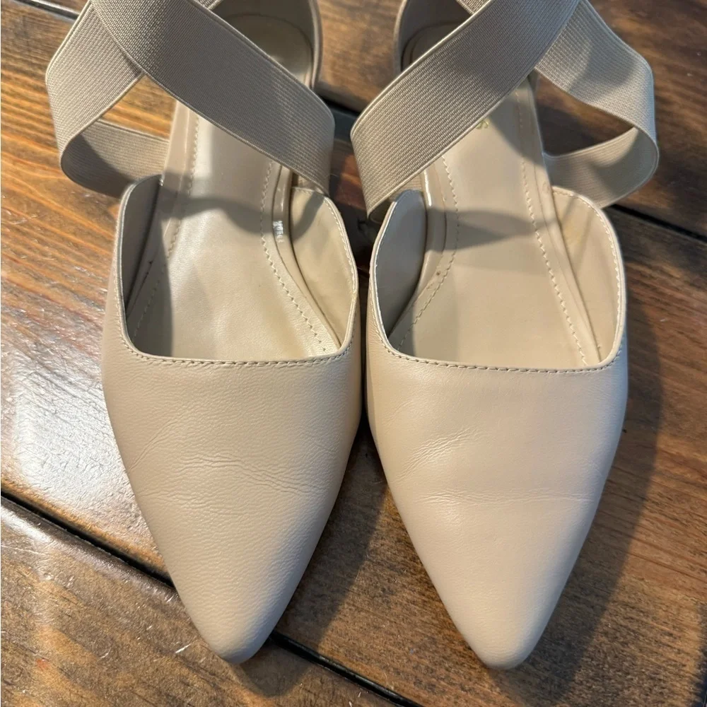 Charles by Charles David Low Wedge Sandal in Nude w/elastic ankle wrap. Size 8